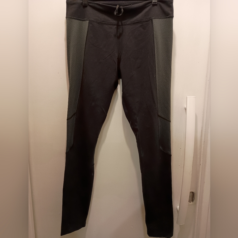 The North Face, Flash Dry Leggings. Size large
